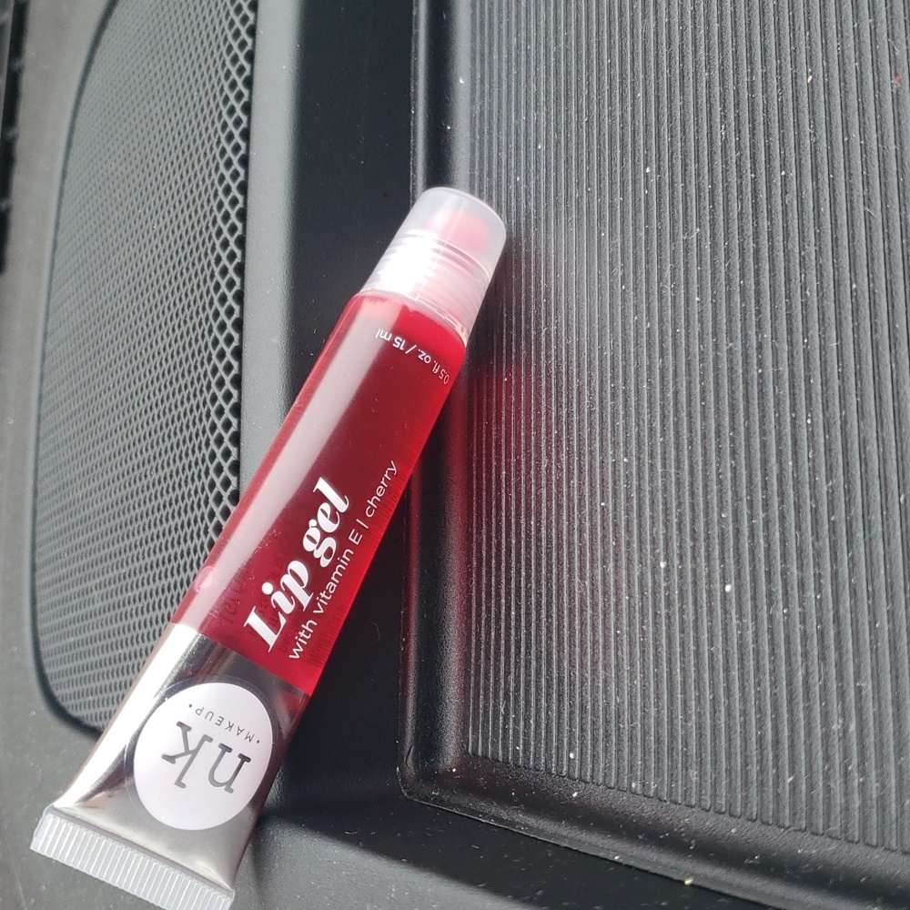 Lip gloss gel New cherry nk makeup vitamin e Lippie